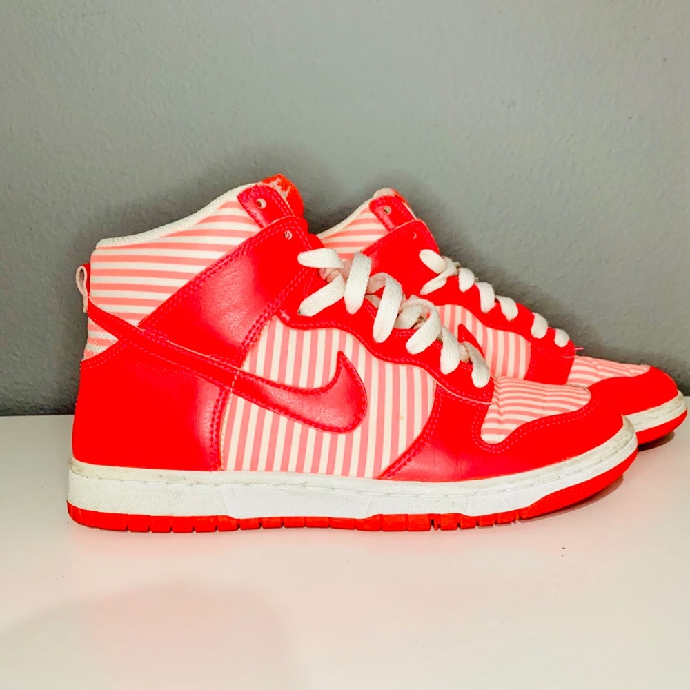 ❣️Hi Top Nike Sneakers❣️
